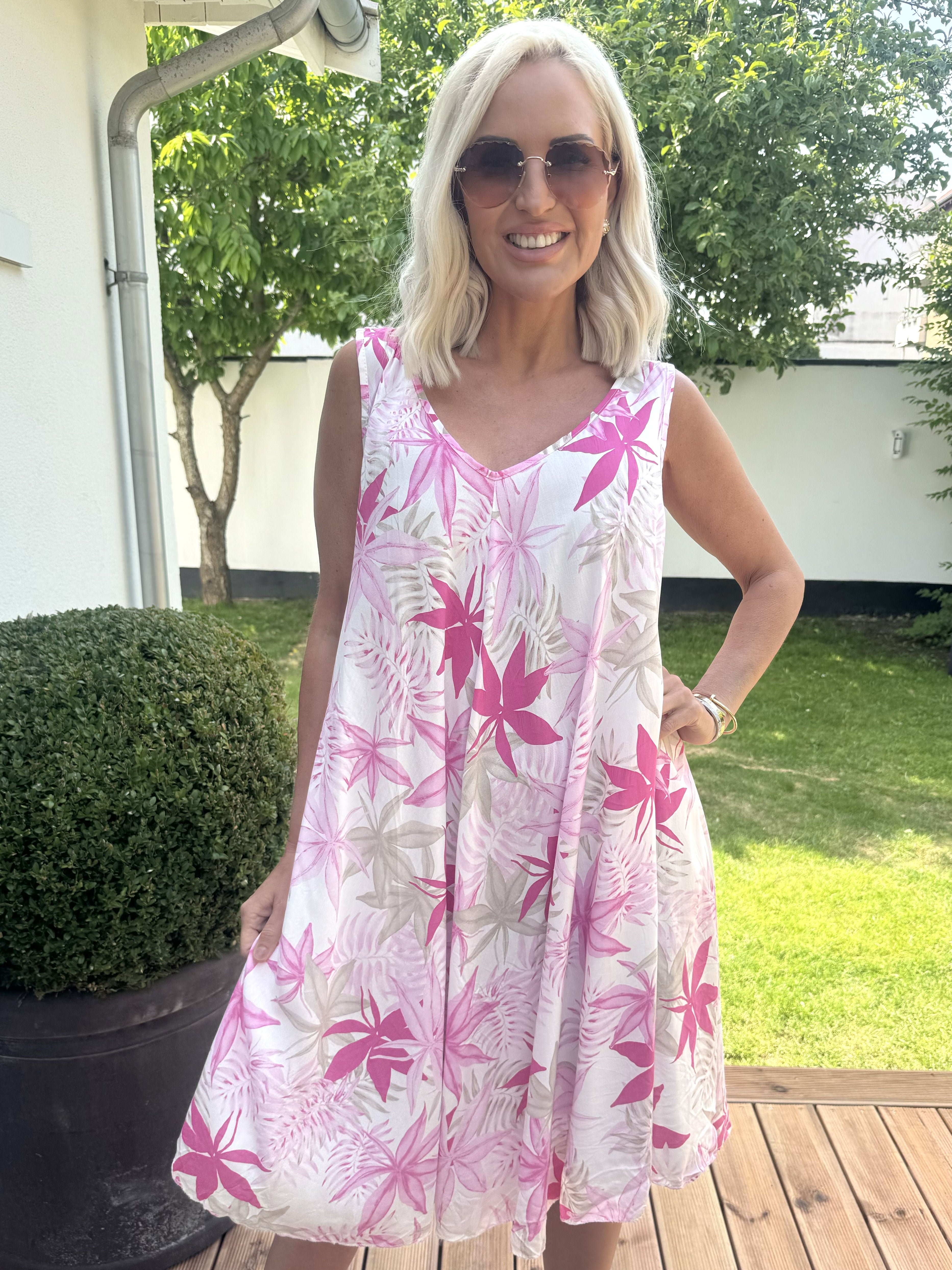 Sigri - Sød blomsterkjole i viskose med bredestropper